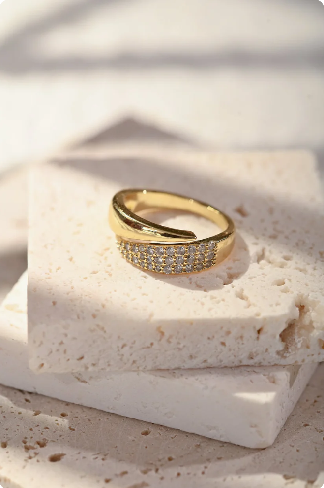 Elegant Gold Ring With Sparkling Stones